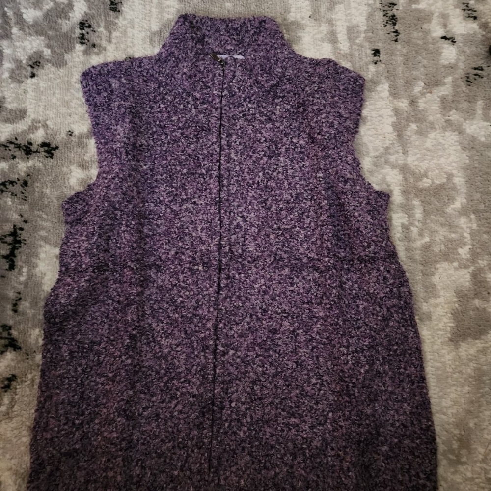 V4 - NWOT  Honor Millburn Sweater Vest Medium